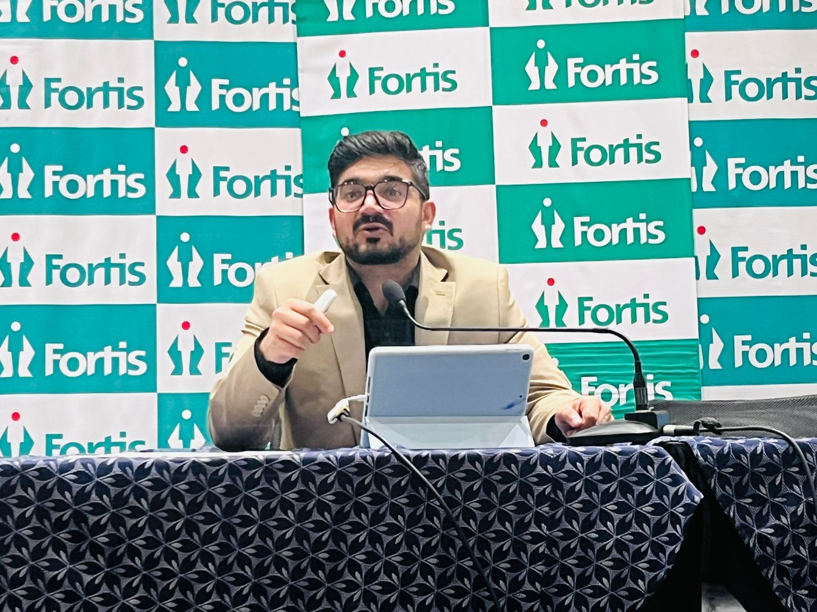 Dr. Chandan Narang addressing a Fortis press briefing