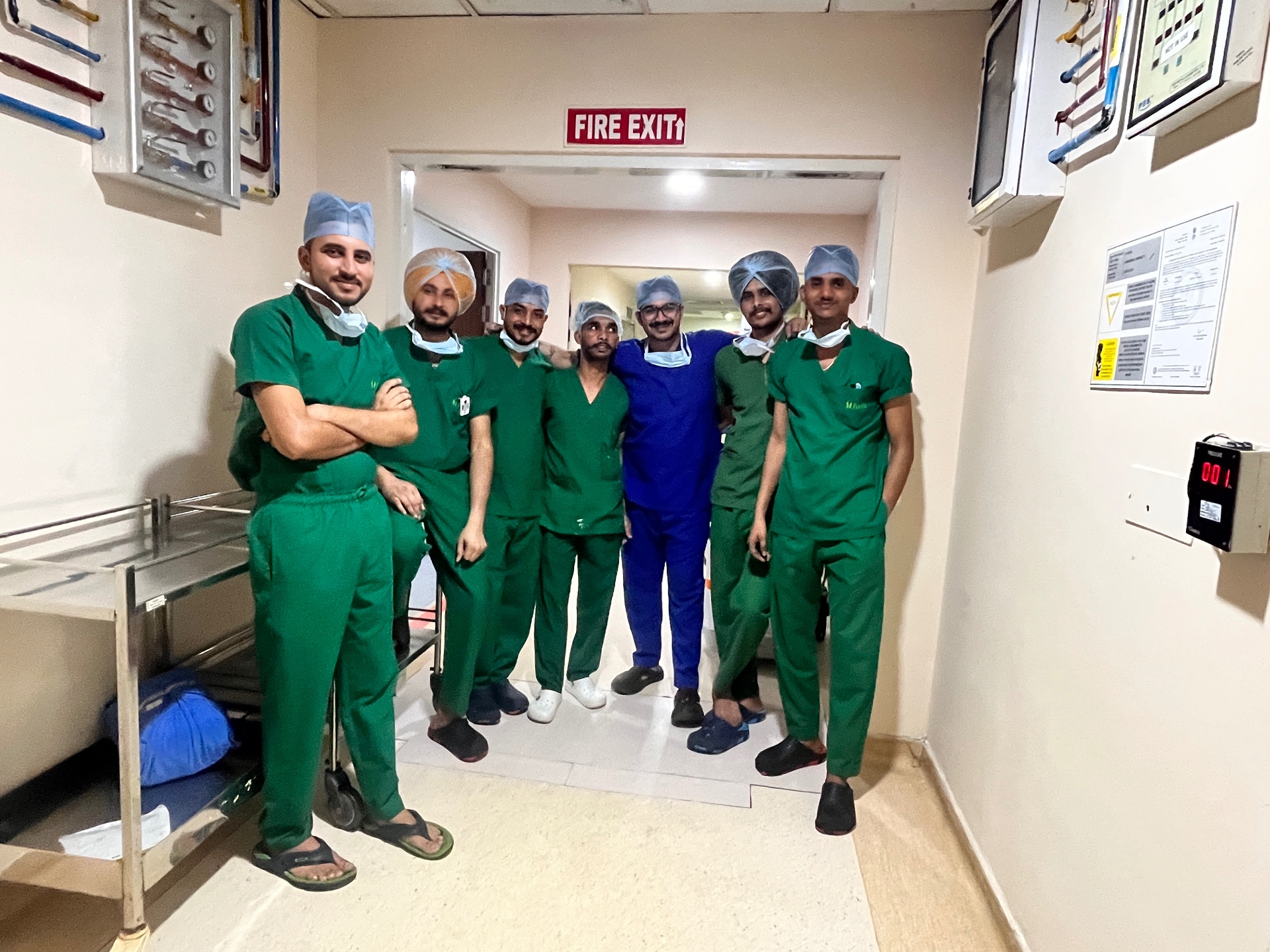Dr. Chandan Narang with operation theatre team at Fortis